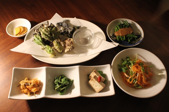 【朝夕２食付き】自然栽培野菜を主菜とする和風コース料理と玄米朝定食